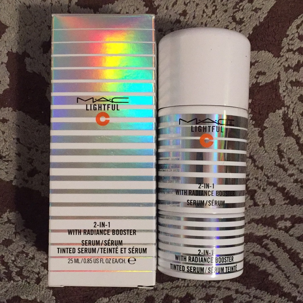 MAC LIGHTFUL C 2-In-1 with radiance booster
